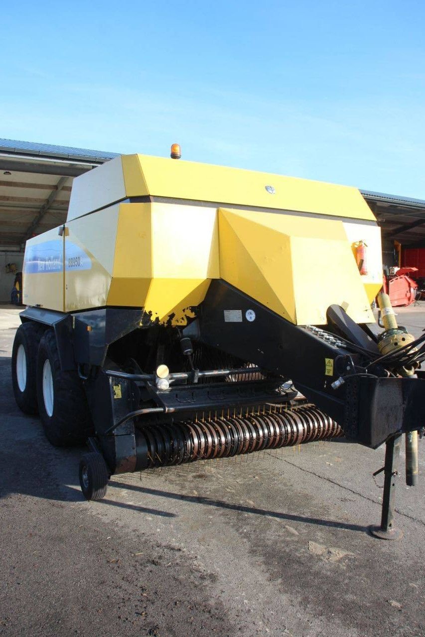 Rundballenpresse des Typs New Holland BB950A, Gebrauchtmaschine in Antwerpen (Bild 7)