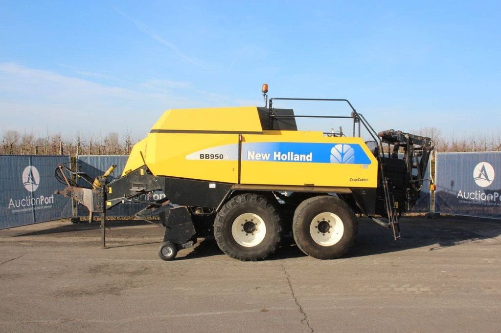 Rundballenpresse des Typs New Holland BB950A, Gebrauchtmaschine in Antwerpen (Bild 2)