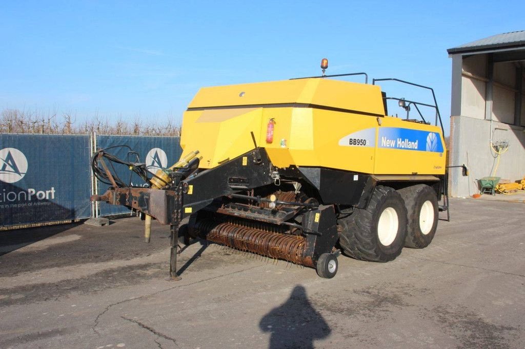 Rundballenpresse des Typs New Holland BB950A, Gebrauchtmaschine in Antwerpen (Bild 9)
