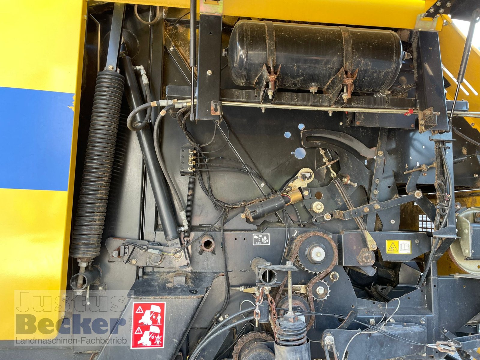 Rundballenpresse des Typs New Holland BR 560 A, Gebrauchtmaschine in Weimar-Niederwalgern (Bild 3)