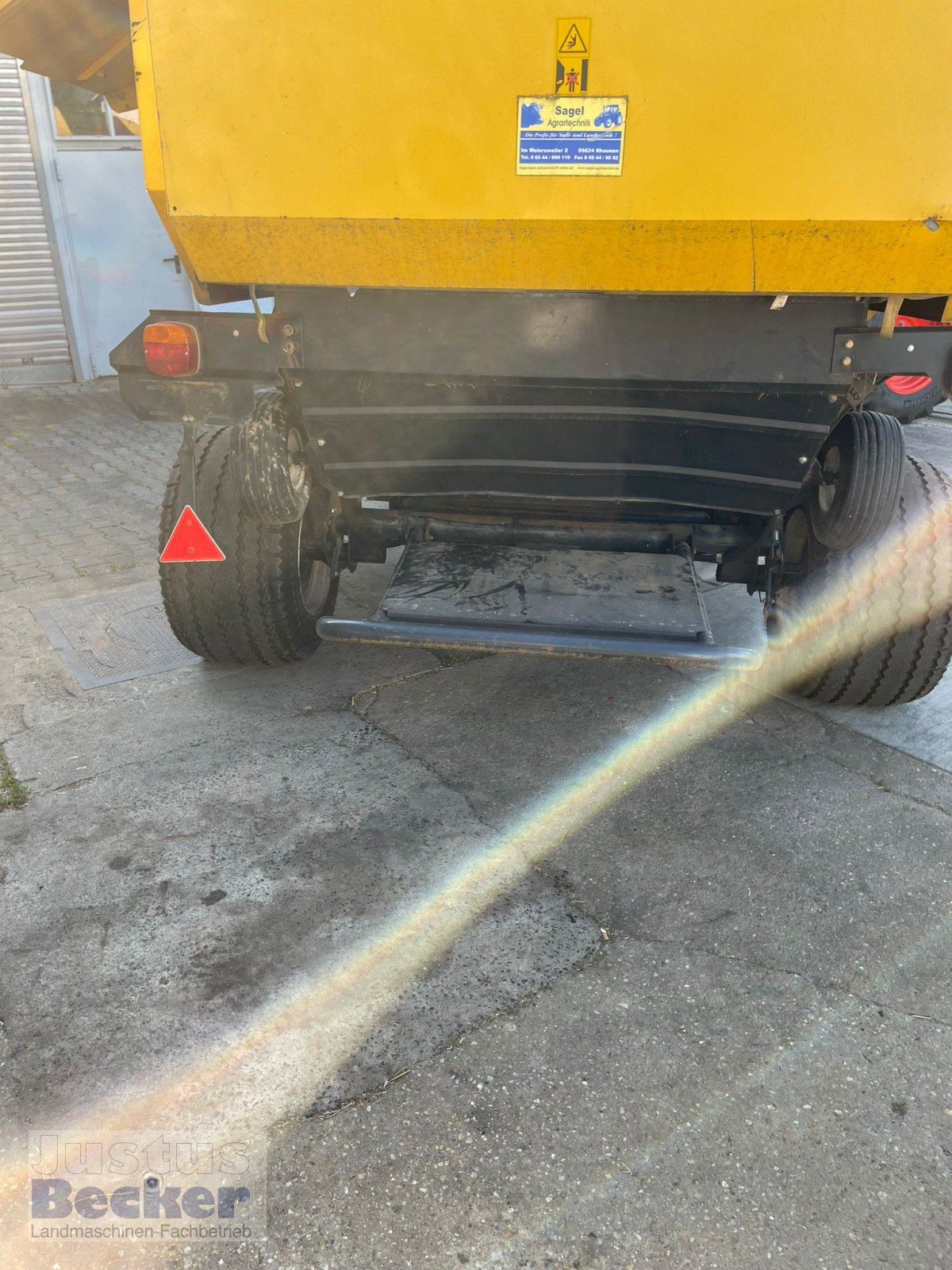 Rundballenpresse des Typs New Holland BR 560 A, Gebrauchtmaschine in Weimar-Niederwalgern (Bild 4)