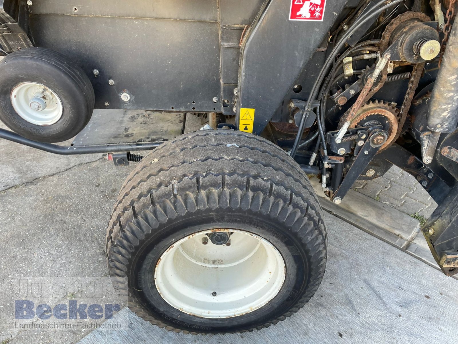 Rundballenpresse des Typs New Holland BR 560 A, Gebrauchtmaschine in Weimar-Niederwalgern (Bild 6)