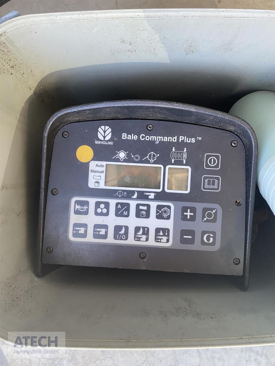 Rundballenpresse des Typs New Holland BR 6090 RC, Gebrauchtmaschine in Velburg (Bild 3)