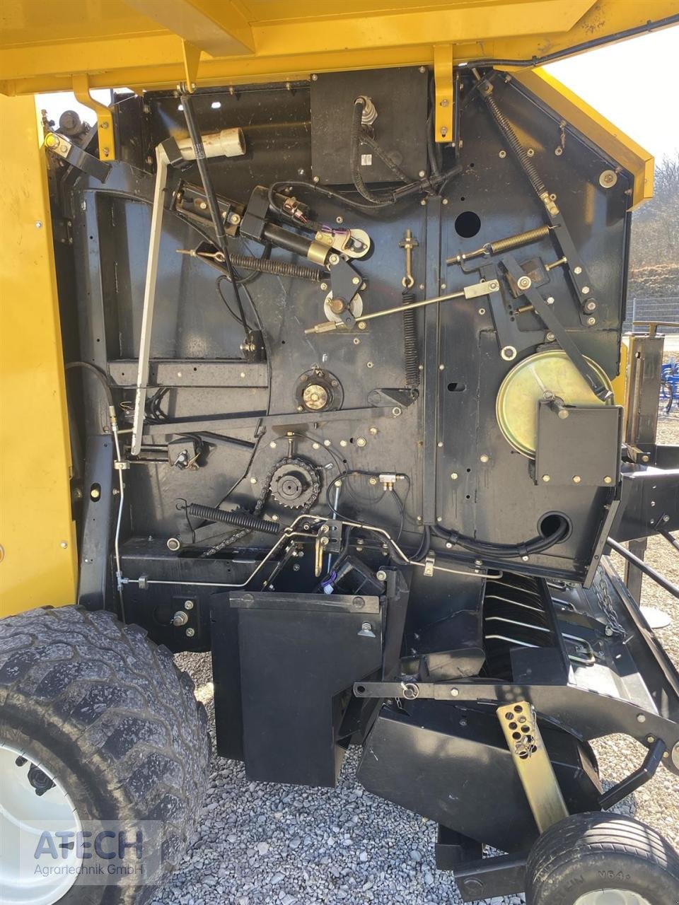 Rundballenpresse des Typs New Holland BR 6090 RC, Gebrauchtmaschine in Velburg (Bild 8)