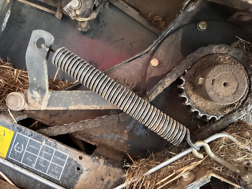 Rundballenpresse типа New Holland BR 6090 / Roll-Bar 125, Gebrauchtmaschine в Liebenwalde (Фотография 17)