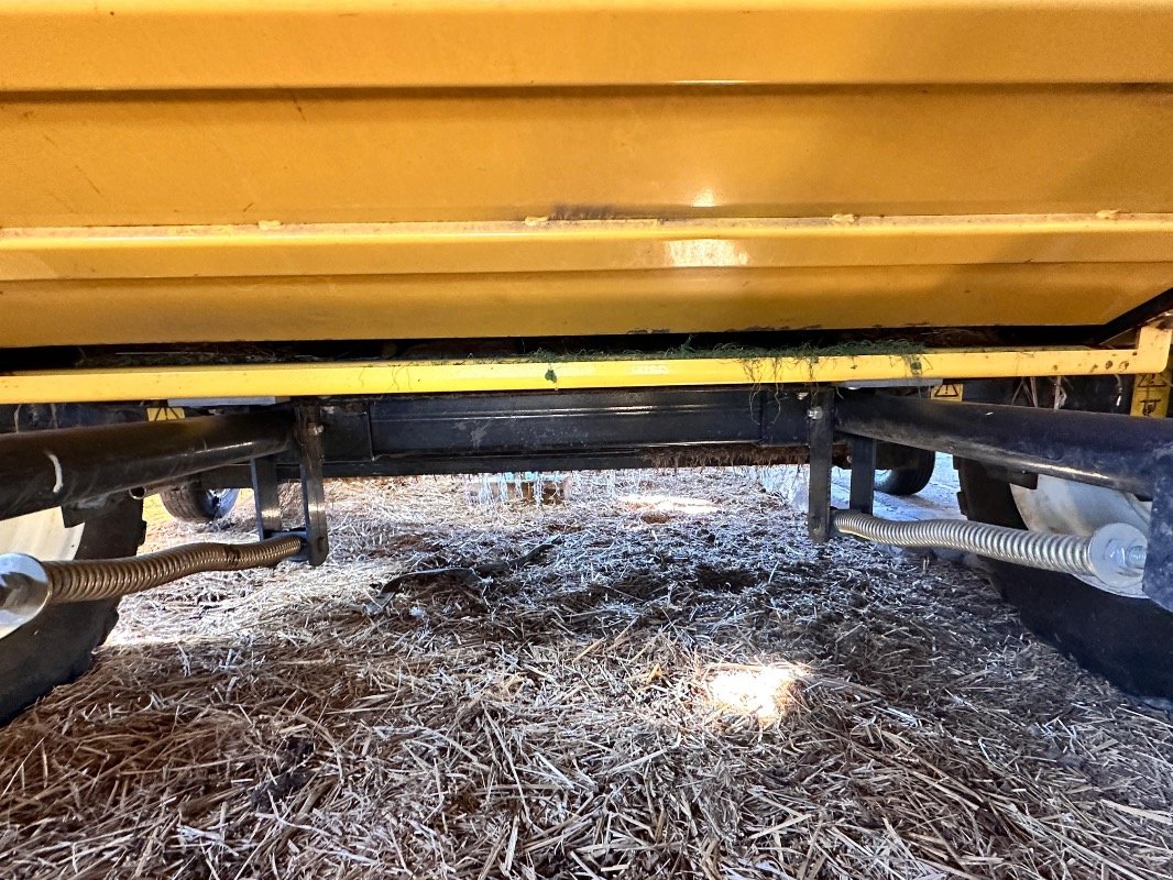 Rundballenpresse типа New Holland BR 6090 / Roll-Bar 125, Gebrauchtmaschine в Liebenwalde (Фотография 22)