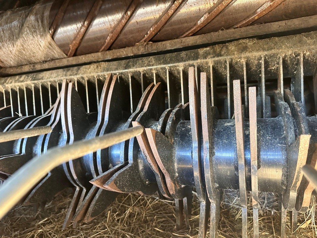 Rundballenpresse типа New Holland BR 6090 / Roll-Bar 125, Gebrauchtmaschine в Liebenwalde (Фотография 5)