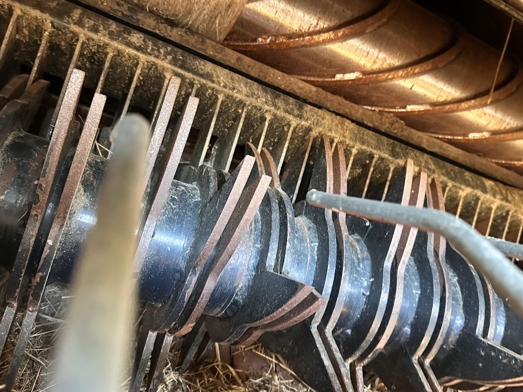 Rundballenpresse типа New Holland BR 6090 / Roll-Bar 125, Gebrauchtmaschine в Liebenwalde (Фотография 8)