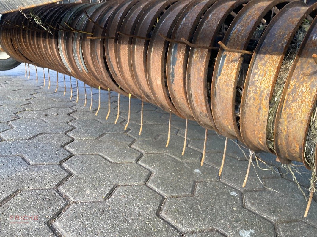 Rundballenpresse van het type New Holland BR 7060 Crop Cutter, Gebrauchtmaschine in Bockel - Gyhum (Foto 10)