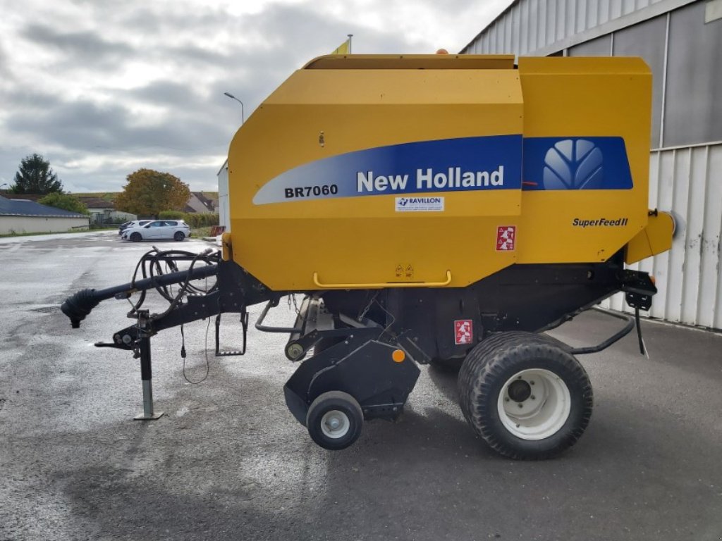 Rundballenpresse typu New Holland BR 7060, Gebrauchtmaschine w VERT TOULON (Zdjęcie 4)