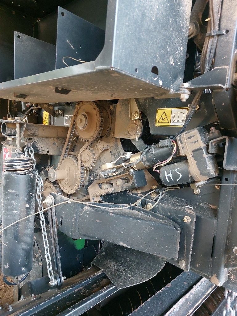 Rundballenpresse του τύπου New Holland BR 7070 R FF, Gebrauchtmaschine σε BRAS SUR MEUSE (Φωτογραφία 10)