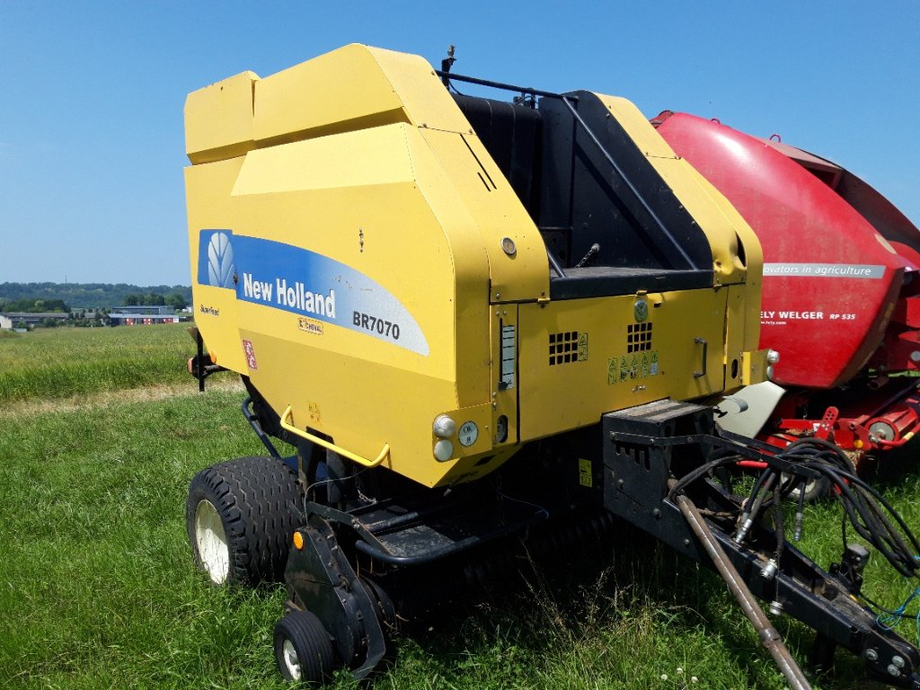 Rundballenpresse of the type New Holland BR 7070 R FF, Gebrauchtmaschine in BRAS SUR MEUSE (Picture 2)