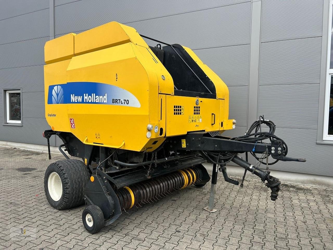 Rundballenpresse des Typs New Holland BR 7070, Gebrauchtmaschine in Neuhof - Dorfborn (Bild 1)