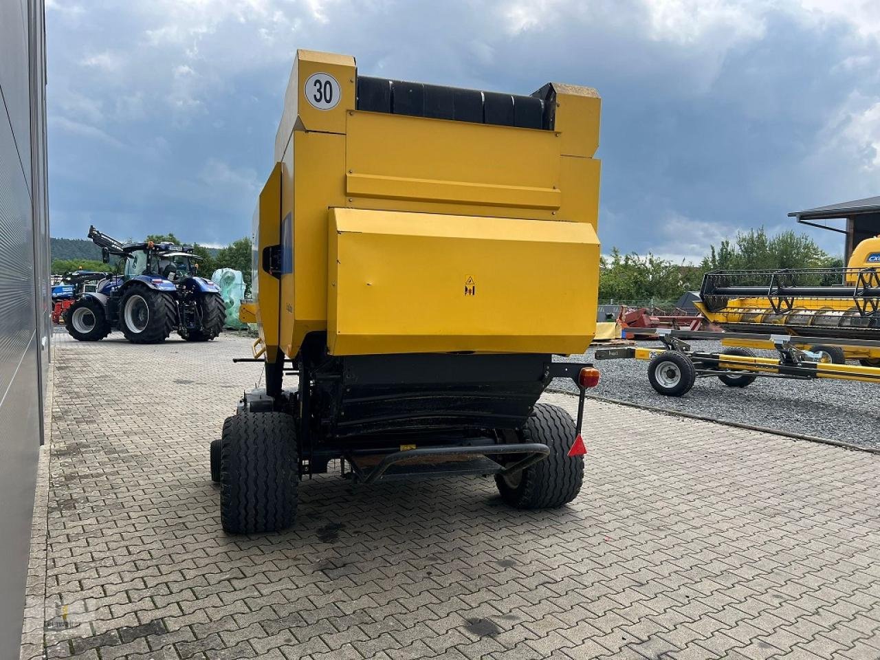 Rundballenpresse des Typs New Holland BR 7070, Gebrauchtmaschine in Neuhof - Dorfborn (Bild 4)