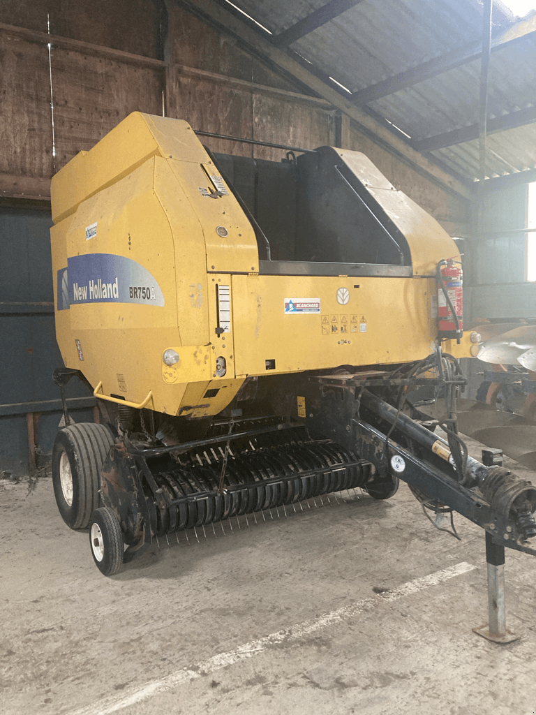 Rundballenpresse des Typs New Holland BR 750 A FICELLE AUTOWRAP, Gebrauchtmaschine in TREMEUR (Bild 2)