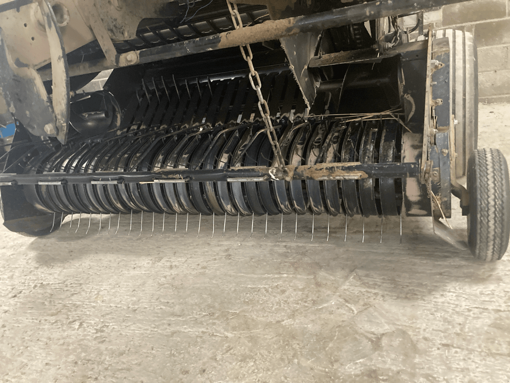 Rundballenpresse des Typs New Holland BR 750 A FICELLE AUTOWRAP, Gebrauchtmaschine in TREMEUR (Bild 5)