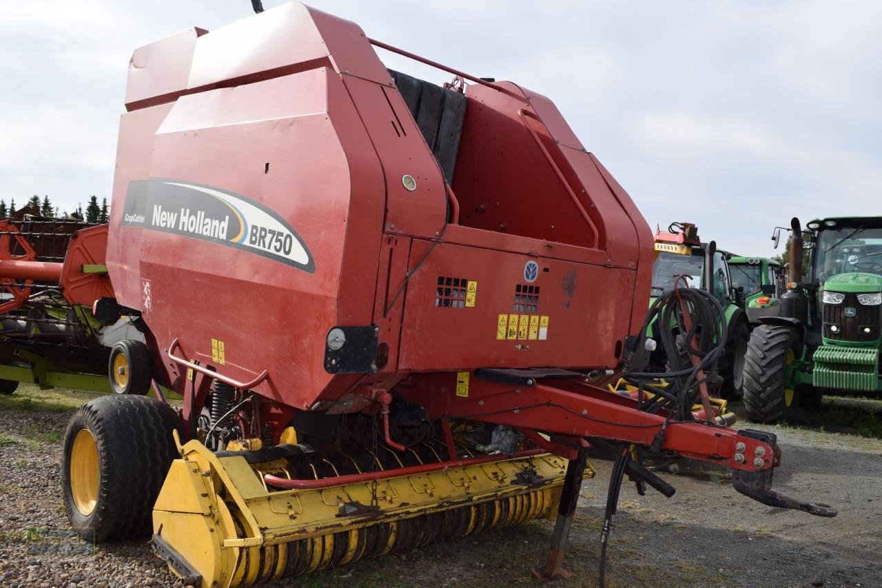 Rundballenpresse des Typs New Holland BR 750 CropCutter, Gebrauchtmaschine in Oyten (Bild 2)