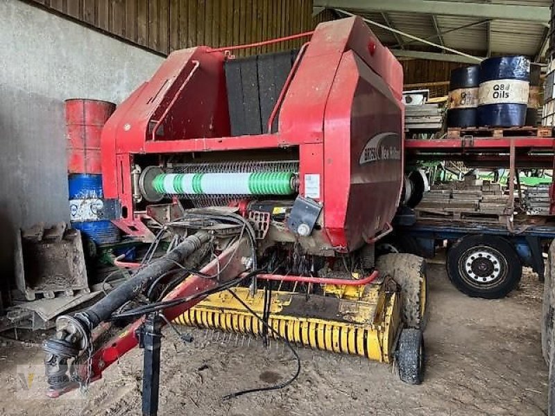 Rundballenpresse of the type New Holland BR 750, Gebrauchtmaschine in Colmar-Berg (Picture 1)