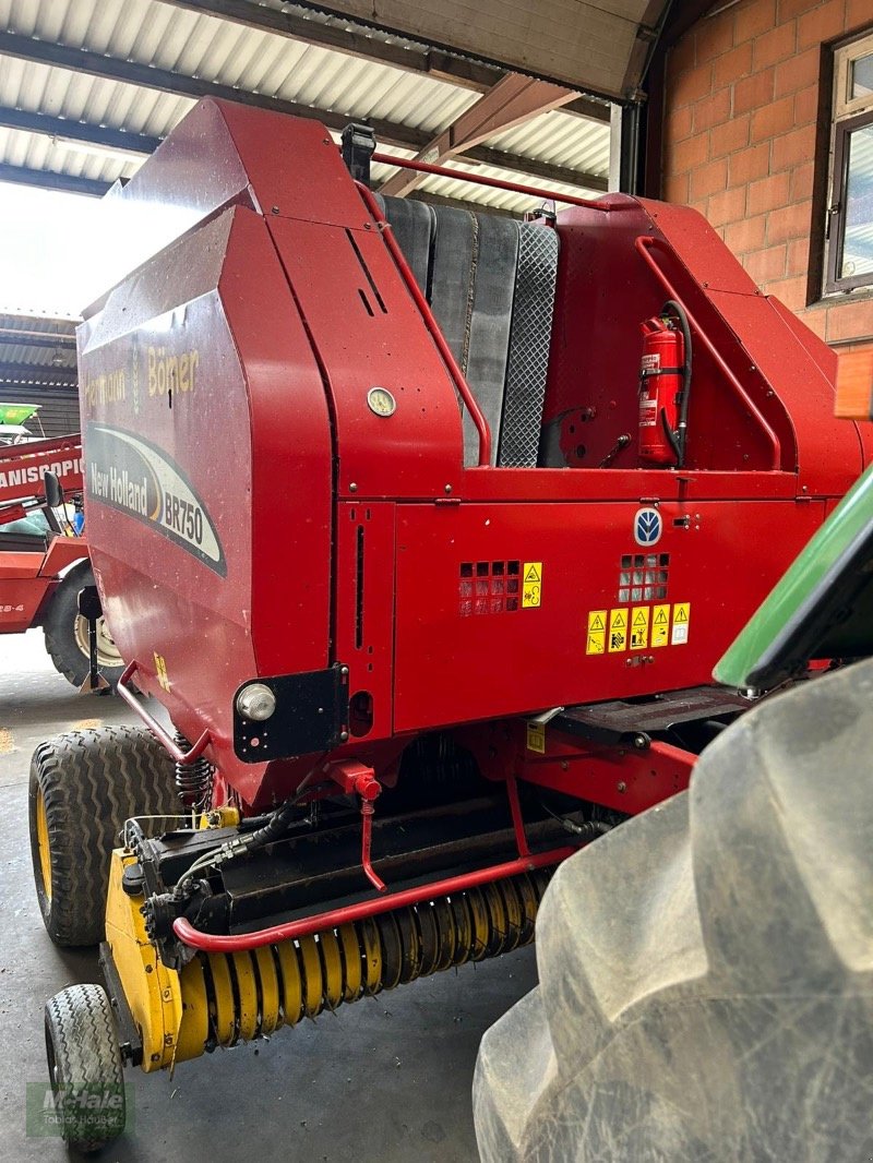 Rundballenpresse tip New Holland BR 750, Gebrauchtmaschine in Borgholzhausen (Poză 4)