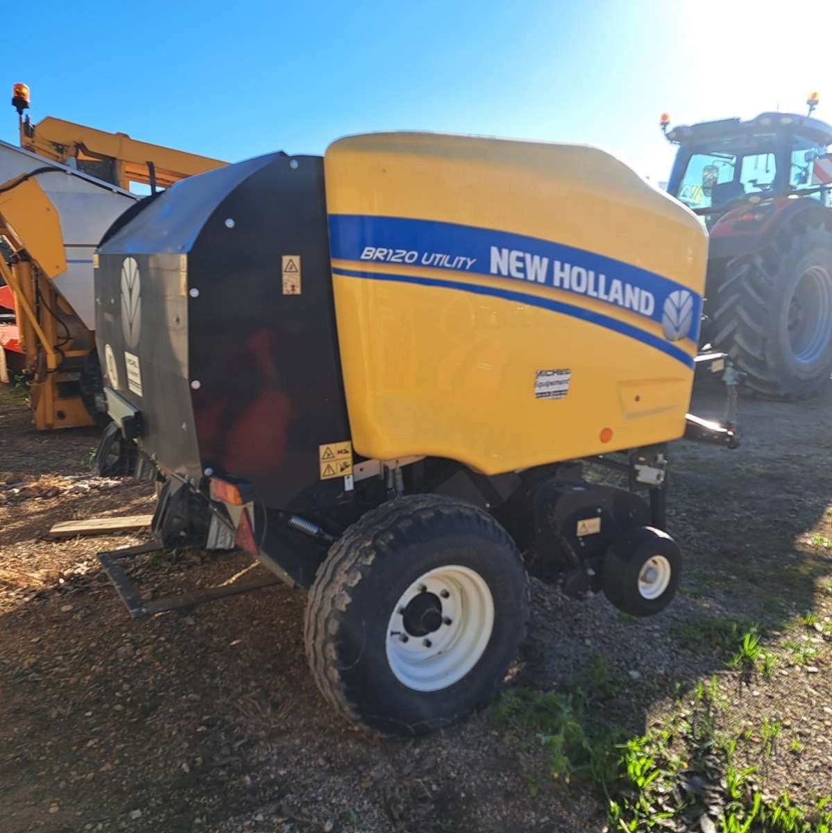 Rundballenpresse del tipo New Holland BR120UTILITY, Gebrauchtmaschine en UCHAUD (Imagen 4)
