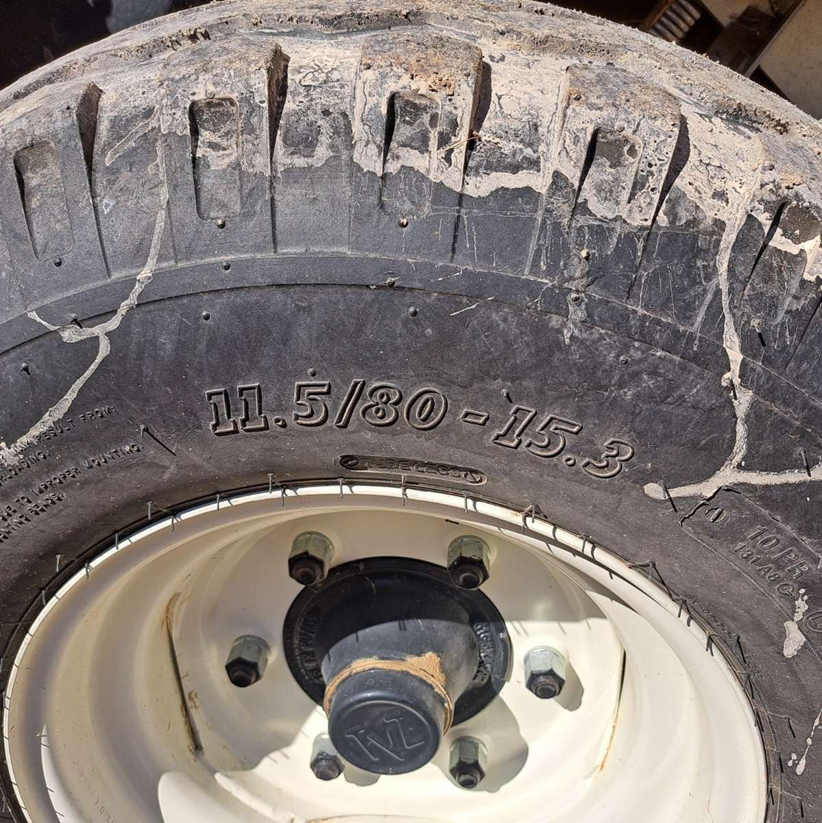 Rundballenpresse del tipo New Holland BR120UTILITY, Gebrauchtmaschine en UCHAUD (Imagen 7)