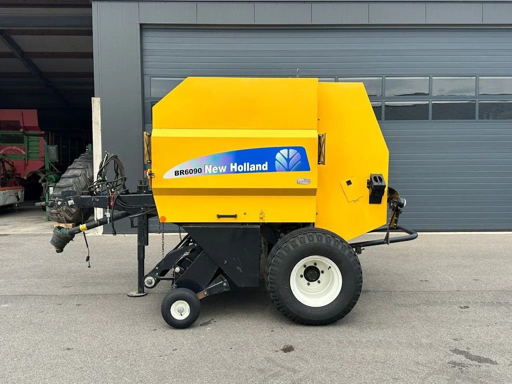 Rundballenpresse del tipo New Holland BR6090 balenpers, Gebrauchtmaschine en BENNEKOM (Imagen 4)
