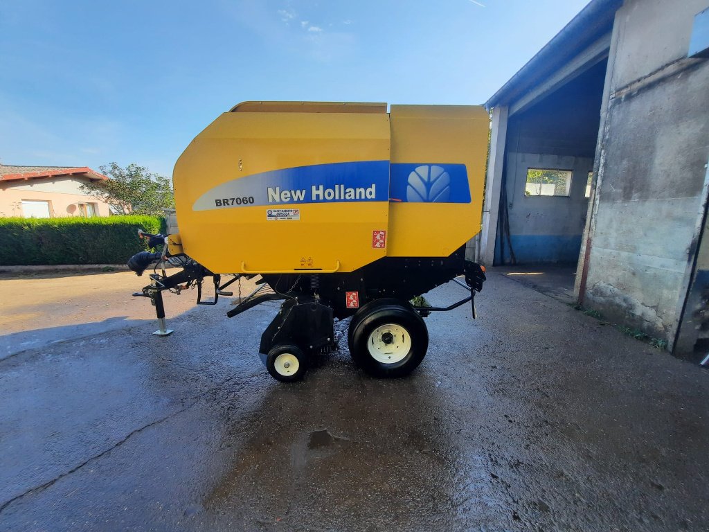 Rundballenpresse des Typs New Holland Br7060, Gebrauchtmaschine in Saint-Nabord (Bild 1)