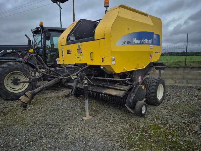Rundballenpresse du type New Holland BR7060, Gebrauchtmaschine en Savigny sur Braye (Photo 1)
