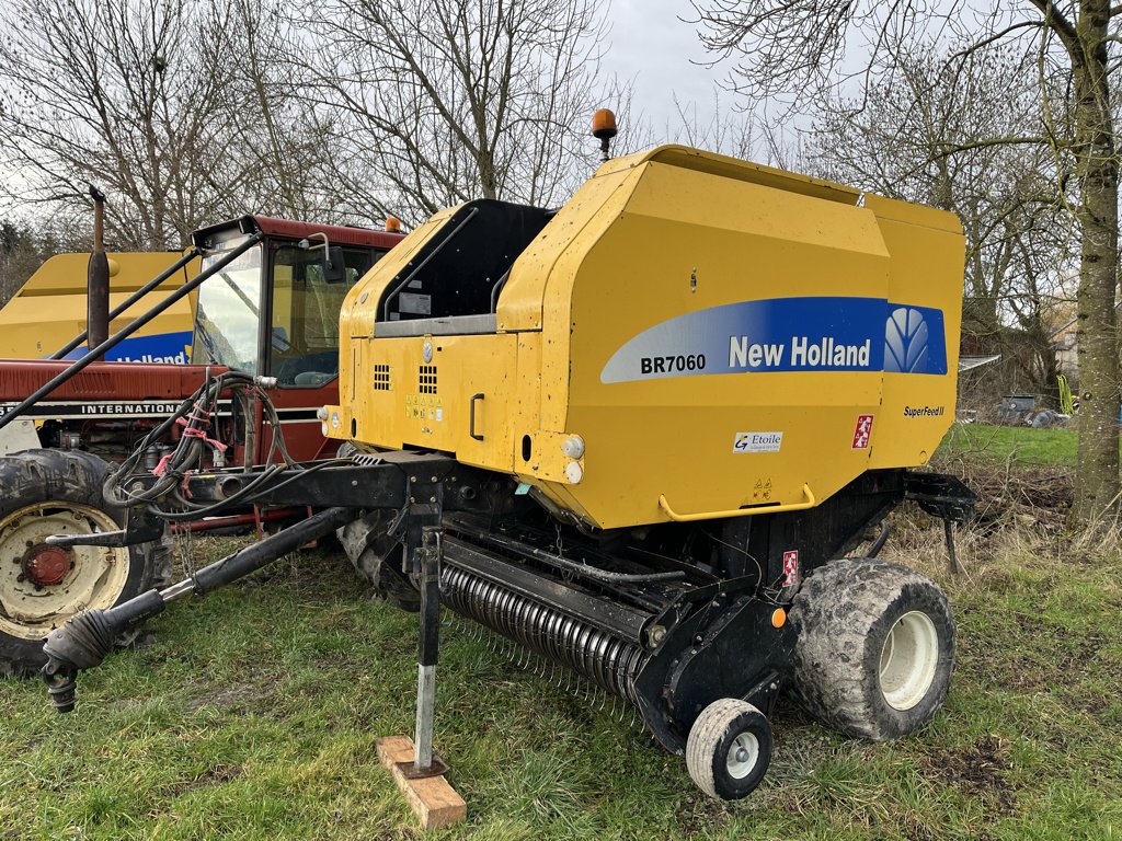 Rundballenpresse van het type New Holland BR7060, Gebrauchtmaschine in VERT TOULON (Foto 1)