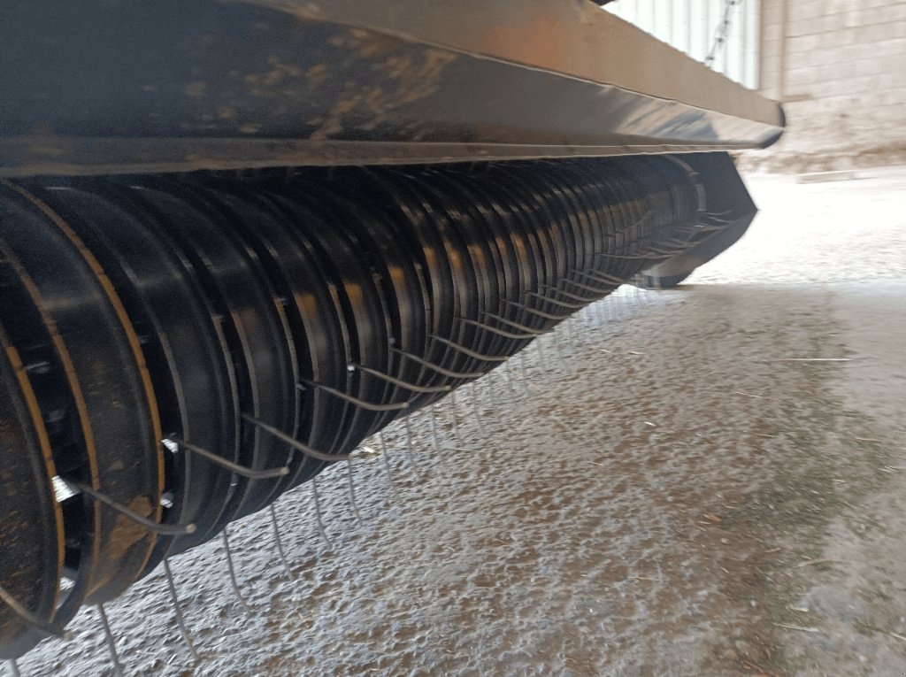 Rundballenpresse des Typs New Holland Br7070 crop cutter, Gebrauchtmaschine in Einvaux (Bild 4)