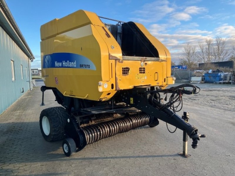 Rundballenpresse des Typs New Holland BR7070 m/snitter, Gebrauchtmaschine in Viborg (Bild 2)