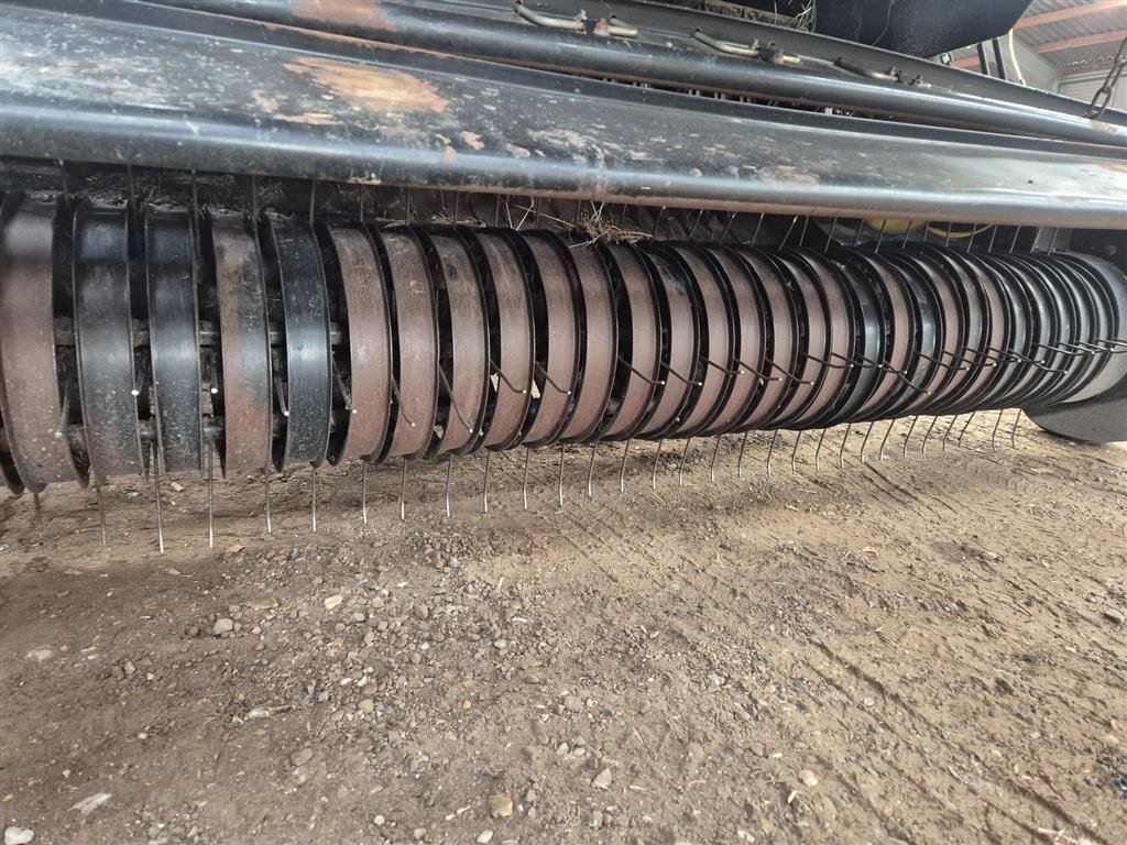 Rundballenpresse des Typs New Holland BR7070 med rotorsnitter Snitter, Gebrauchtmaschine in Aulum (Bild 4)