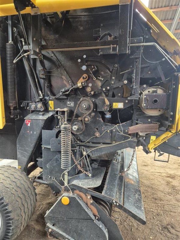 Rundballenpresse des Typs New Holland BR7070 med rotorsnitter Snitter, Gebrauchtmaschine in Aulum (Bild 11)