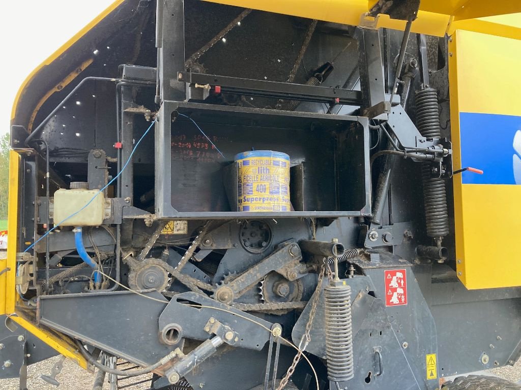 Rundballenpresse des Typs New Holland BR750A, Gebrauchtmaschine in MORHANGE (Bild 5)