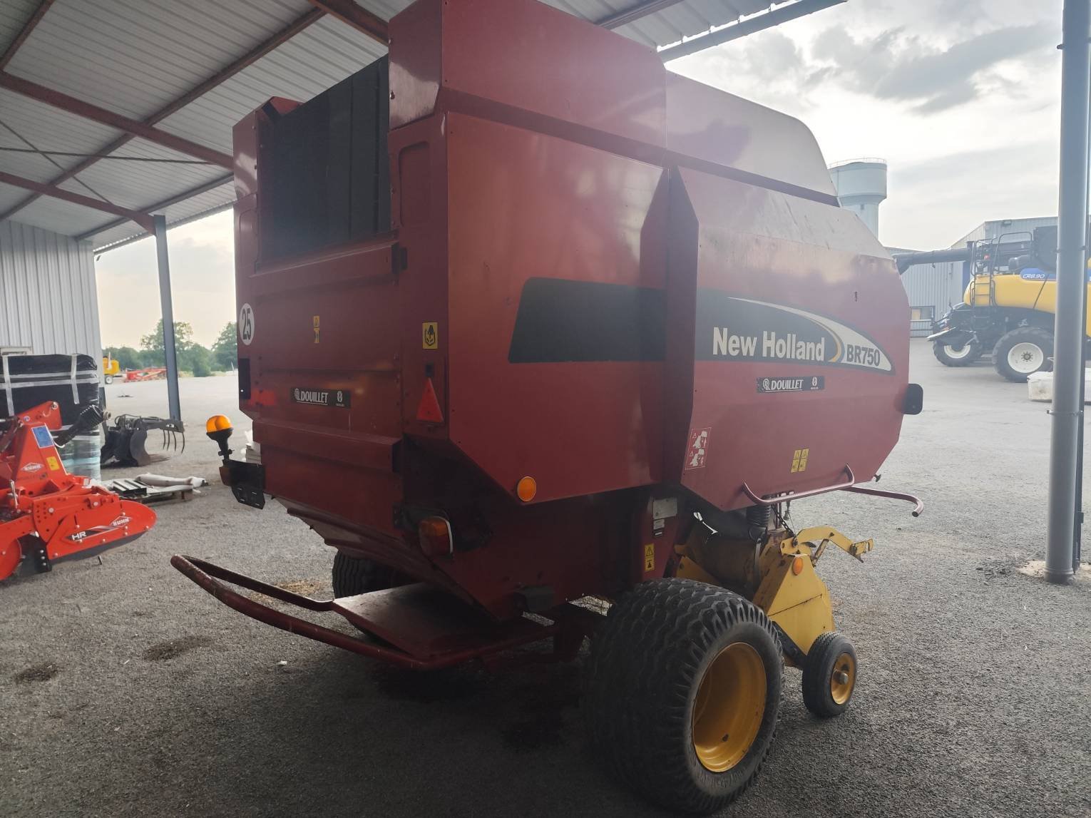 Rundballenpresse des Typs New Holland Presse à balles rondes BR750 New Holland, Gebrauchtmaschine in Le Horps (Bild 3)