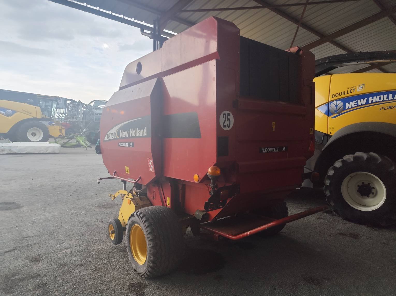 Rundballenpresse des Typs New Holland Presse à balles rondes BR750 New Holland, Gebrauchtmaschine in Le Horps (Bild 4)