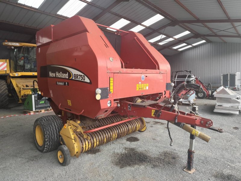 Rundballenpresse tipa New Holland Presse à balles rondes BR750 New Holland, Gebrauchtmaschine u Le Horps (Slika 1)