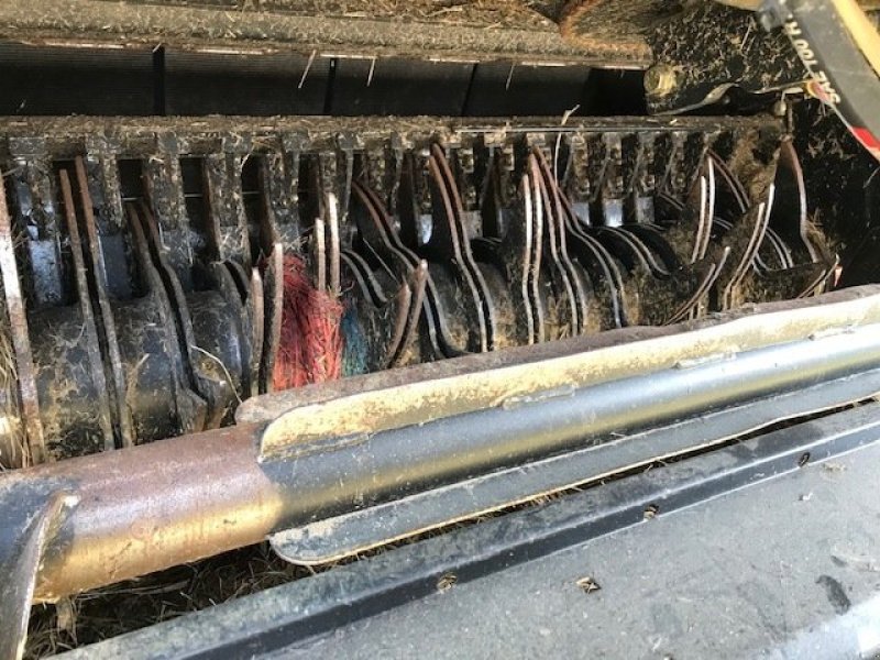 Rundballenpresse des Typs New Holland Presse à balles rondes ROLL BELT 180 New Holland, Gebrauchtmaschine in LA SOUTERRAINE (Bild 9)