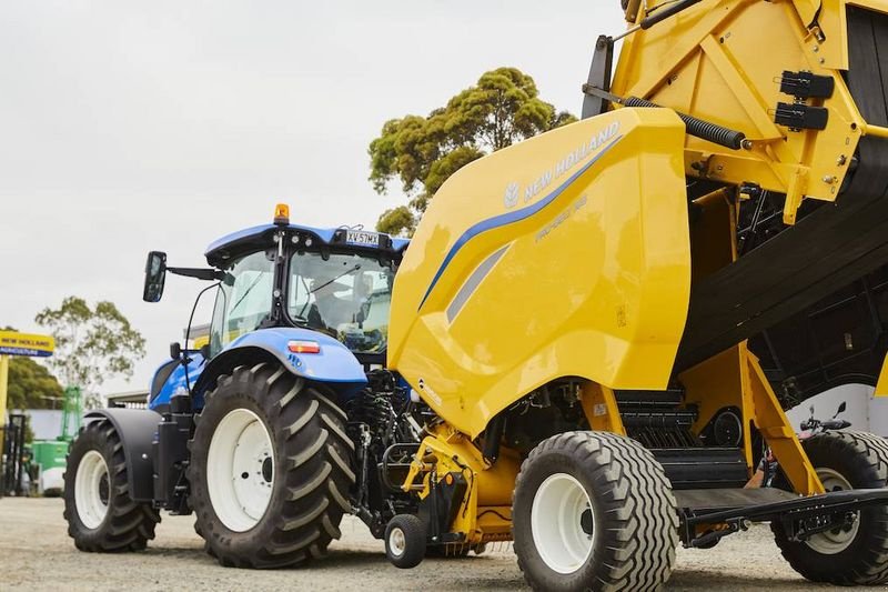 Rundballenpresse des Typs New Holland PRO-Belt 165 RC, Neumaschine in Burgkirchen (Bild 2)