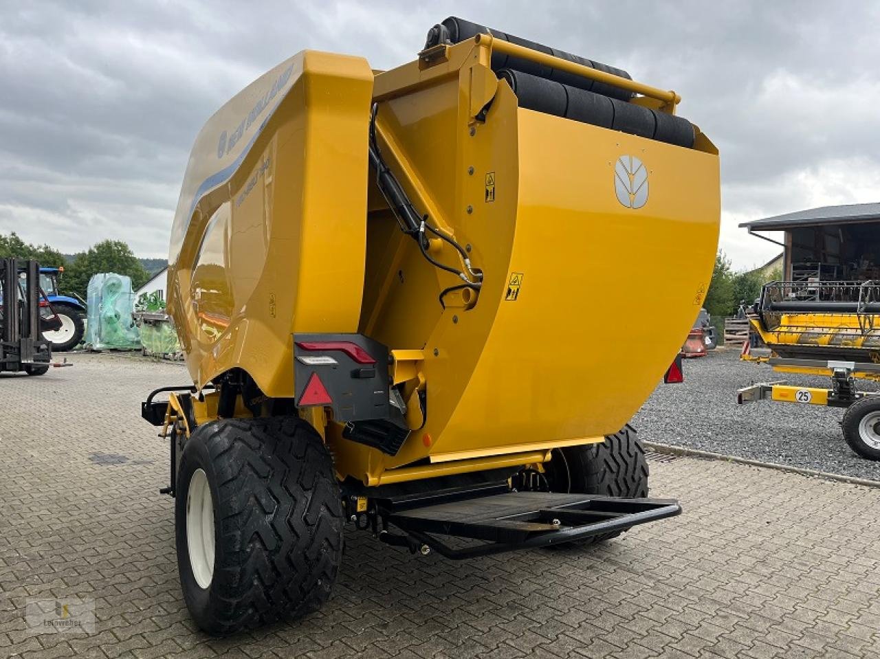 Rundballenpresse des Typs New Holland Pro Belt 190 RC, Neumaschine in Neuhof - Dorfborn (Bild 4)