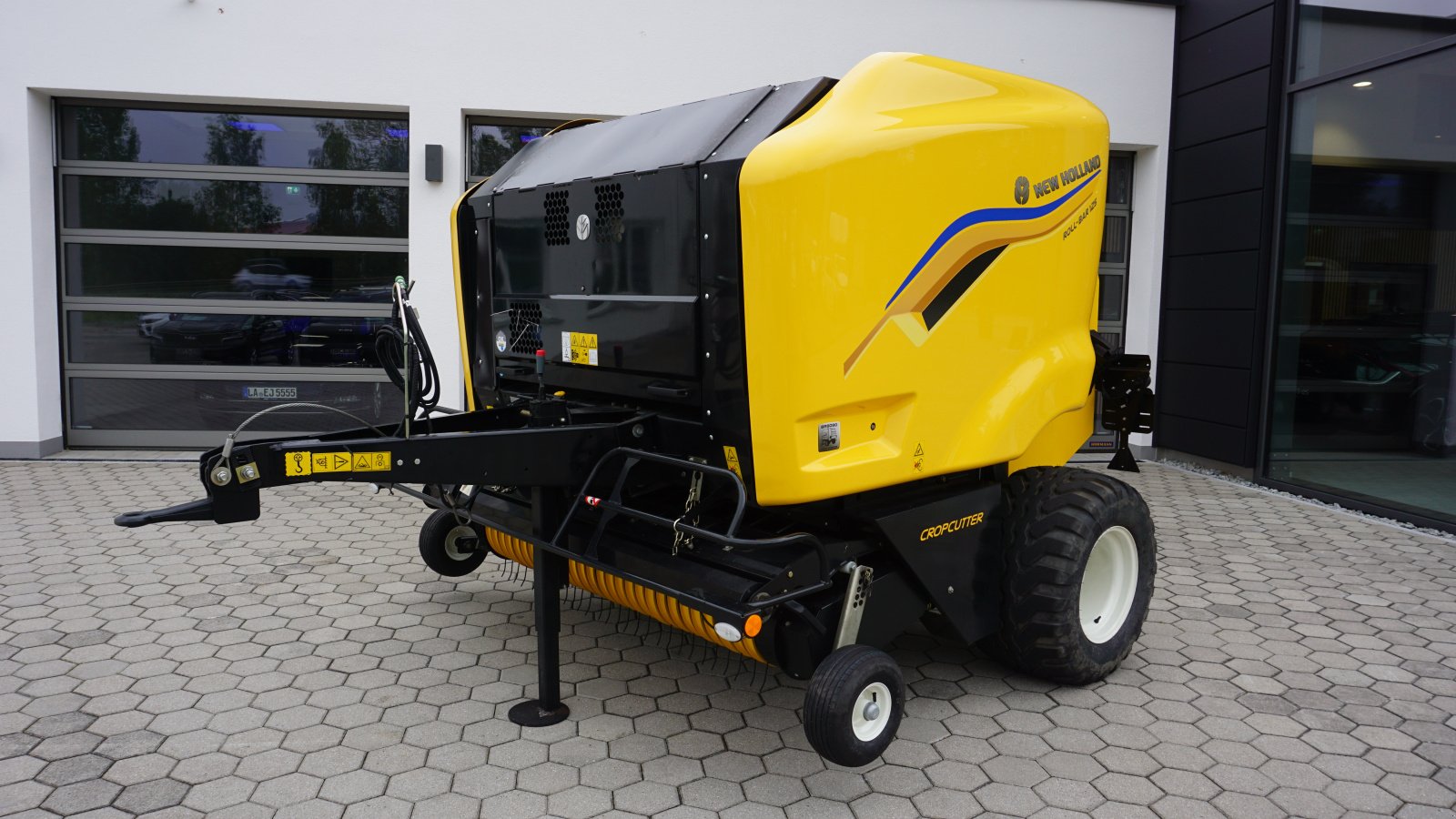 Rundballenpresse des Typs New Holland RB 125, Neumaschine in Rötz (Bild 1)