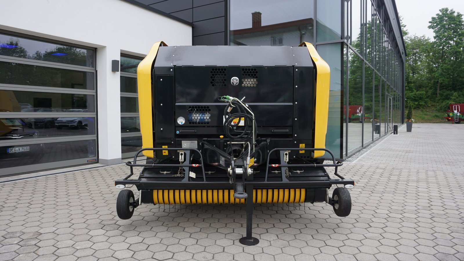 Rundballenpresse des Typs New Holland RB 125, Neumaschine in Rötz (Bild 2)