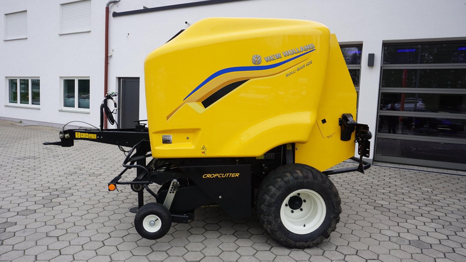 Rundballenpresse des Typs New Holland RB 125, Neumaschine in Rötz (Bild 3)