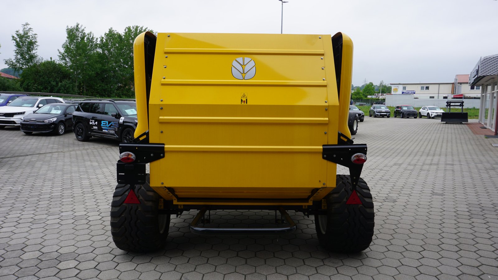 Rundballenpresse des Typs New Holland RB 125, Neumaschine in Rötz (Bild 5)