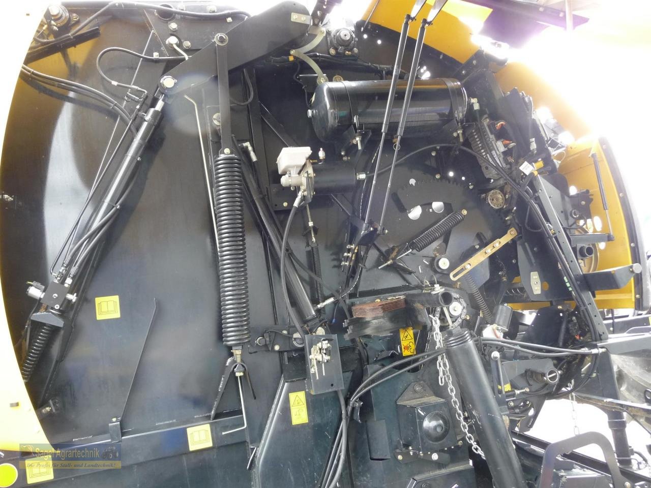Rundballenpresse типа New Holland RB 180 CropCutter, Gebrauchtmaschine в Rhaunen (Фотография 4)