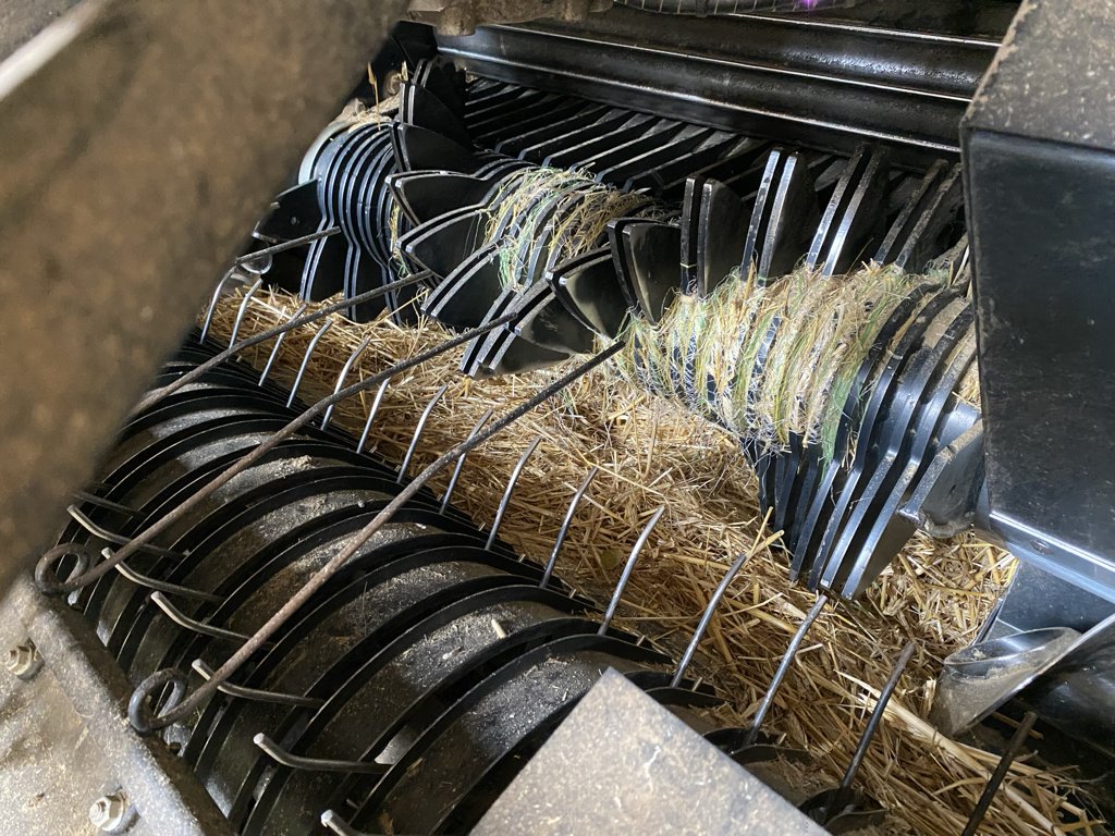 Rundballenpresse типа New Holland Roll Baler 125 CONTACTER 06 81 92 65 05, Gebrauchtmaschine в SAINT FLOUR (Фотография 7)