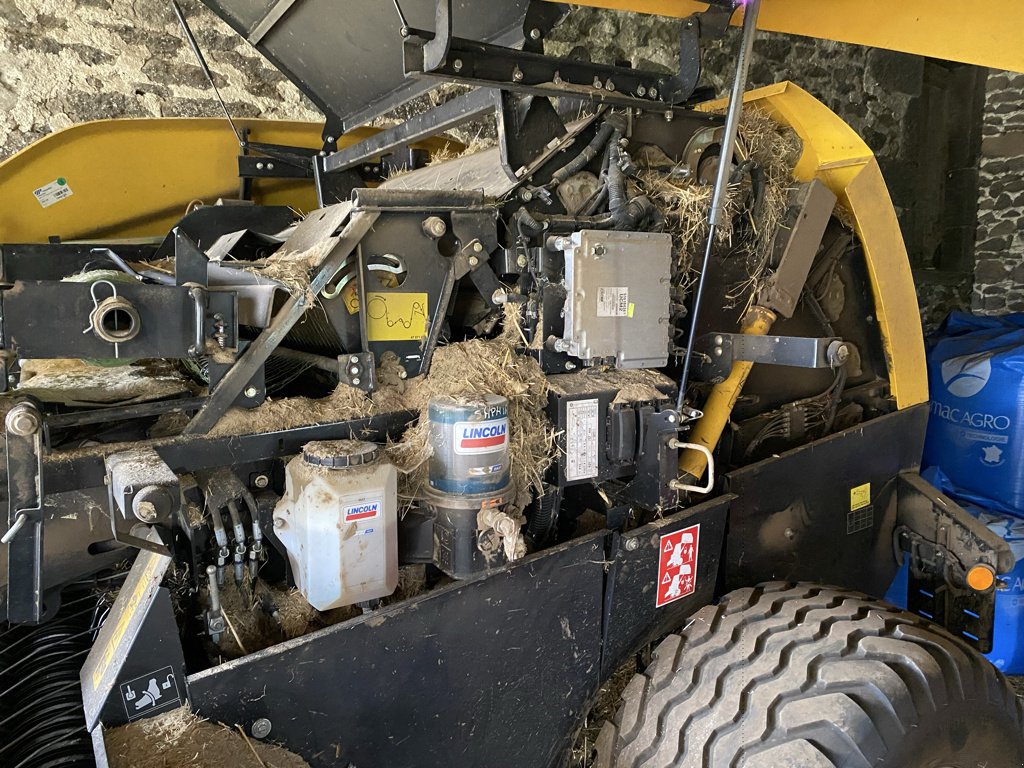Rundballenpresse a típus New Holland Roll Baler 125, Gebrauchtmaschine ekkor: SAINT FLOUR (Kép 9)