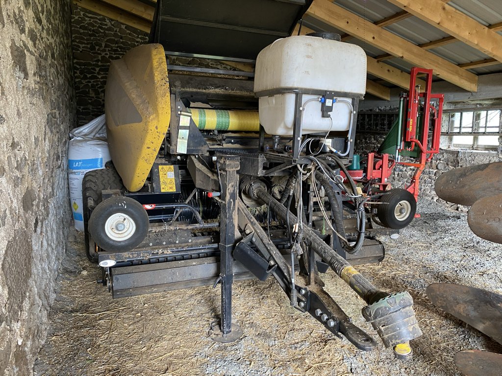 Rundballenpresse a típus New Holland Roll Baler 125, Gebrauchtmaschine ekkor: SAINT FLOUR (Kép 1)