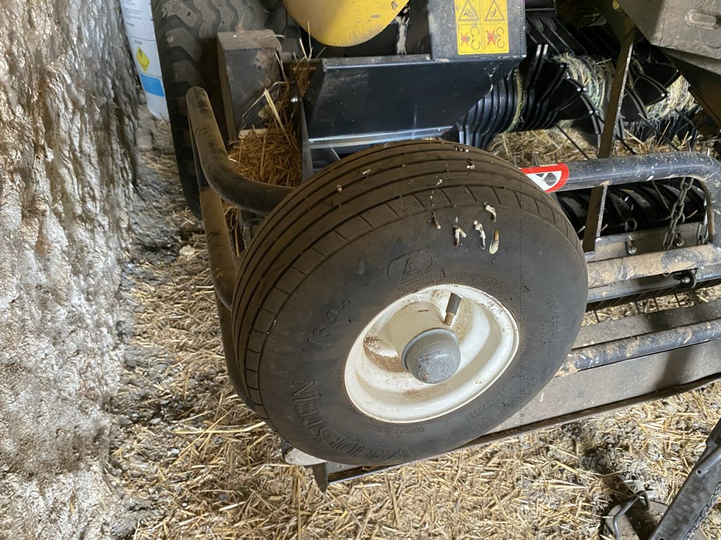 Rundballenpresse a típus New Holland Roll Baler 125, Gebrauchtmaschine ekkor: SAINT FLOUR (Kép 10)