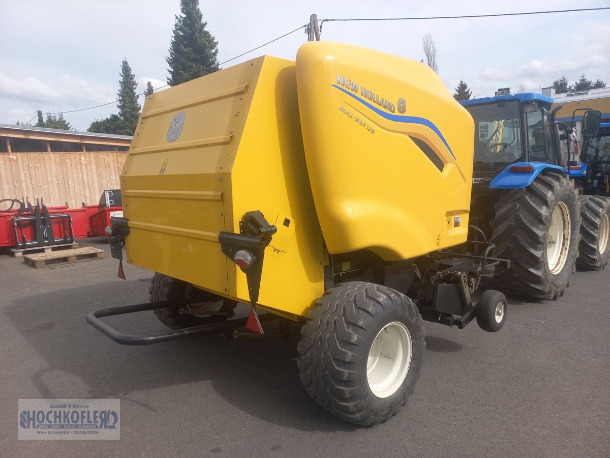 Rundballenpresse des Typs New Holland Roll Bar 125, Neumaschine in Wies (Bild 3)
